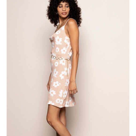 90s Daisy Print Mini Slip Dress in Peach - Picture 2 of 8
